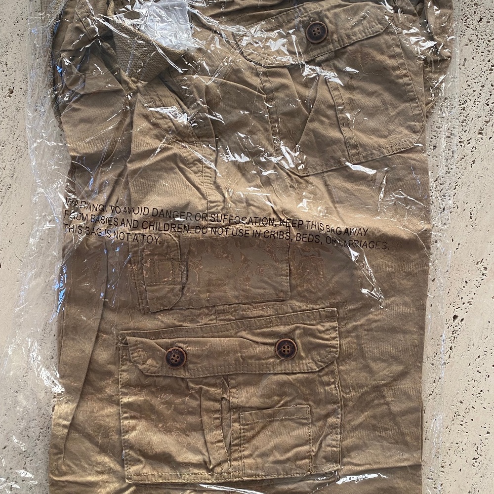 Never Worn Poshmark Size 40 Cargo shorts